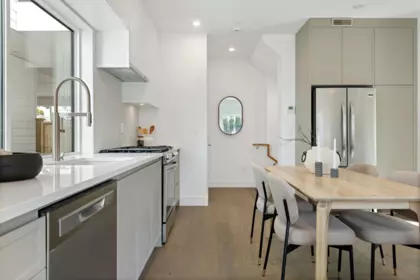 Kitchen Photo of 1 328 W 14th Street, North Vancouver, BC