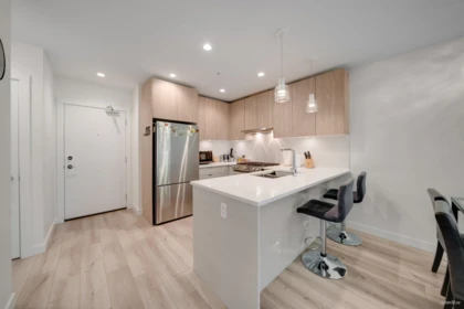 207 128 E 8th Street, North Vancouver, BC, North Vancouver — Apartment/Condo for sale