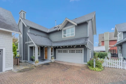 Aerial View of 264 Holly Avenue, New Westminster, BC