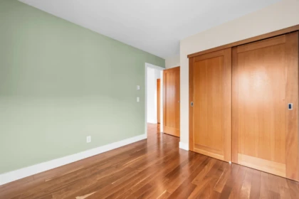 Hallway Photo of 264 Holly Avenue, New Westminster, BC