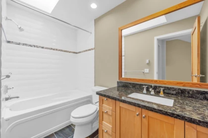 Mudroom Photo of 264 Holly Avenue, New Westminster, BC