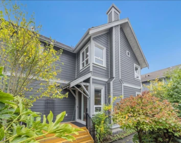 Swimming Pool Photo of 264 Holly Avenue, New Westminster, BC