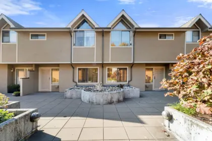 19 2133 St George's Avenue, North Vancouver, BC, North vancouver — Townhouse for sale