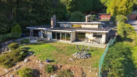 5430 Lawson Road, Sechelt, BC, Sechelt — Single Family Residence for sale