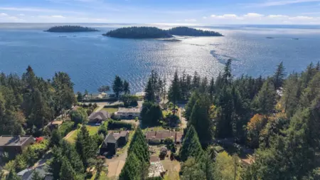 5430 Lawson Road, Sechelt, BC, Sechelt — Single Family Residence for sale