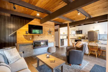 6733 Crabapple Drive, Whistler, BC, Whistler — Single Family Residence for sale