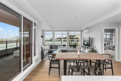 501 4289 Hastings Street, Burnaby, BC, Burnaby — Apartment/Condo for sale