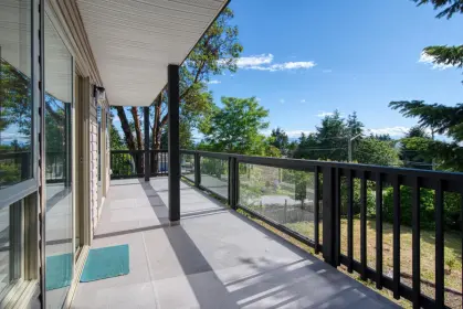 5110 Vine Road, Sechelt, BC, Sechelt — Single Family Residence for sale