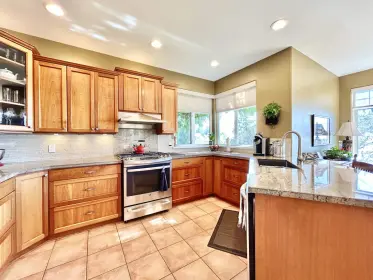 1500 Vernon Drive, Gibsons, BC, Gibsons — Single Family Residence for sale