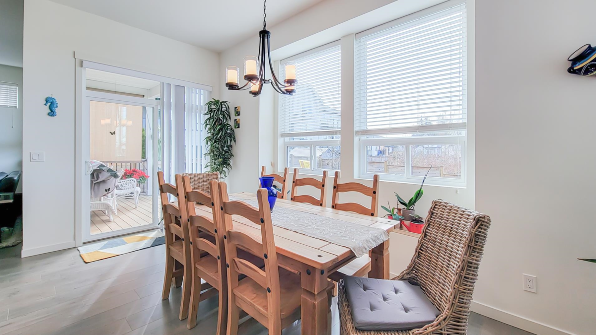 Breakfast Nook Photo of 24670 106 Avenue, Maple Ridge, BC