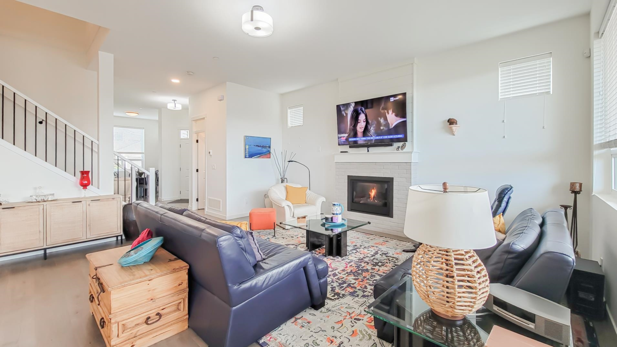 Family Room Photo of 24670 106 Avenue, Maple Ridge, BC