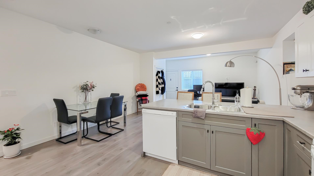 Front Yard Photo of 24670 106 Avenue, Maple Ridge, BC