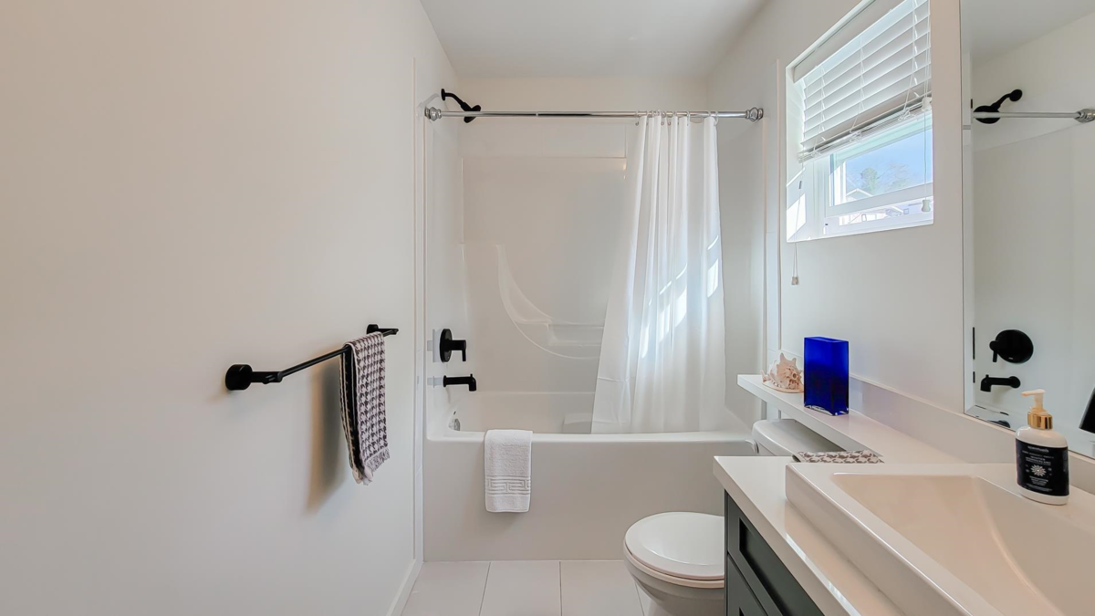 Hallway Photo of 24670 106 Avenue, Maple Ridge, BC