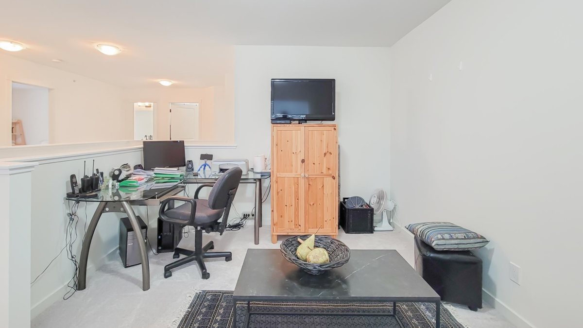 Laundry Room Photo of 24670 106 Avenue, Maple Ridge, BC