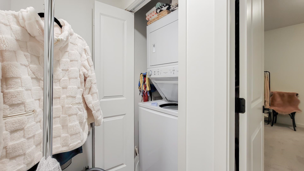 Swimming Pool Photo of 24670 106 Avenue, Maple Ridge, BC