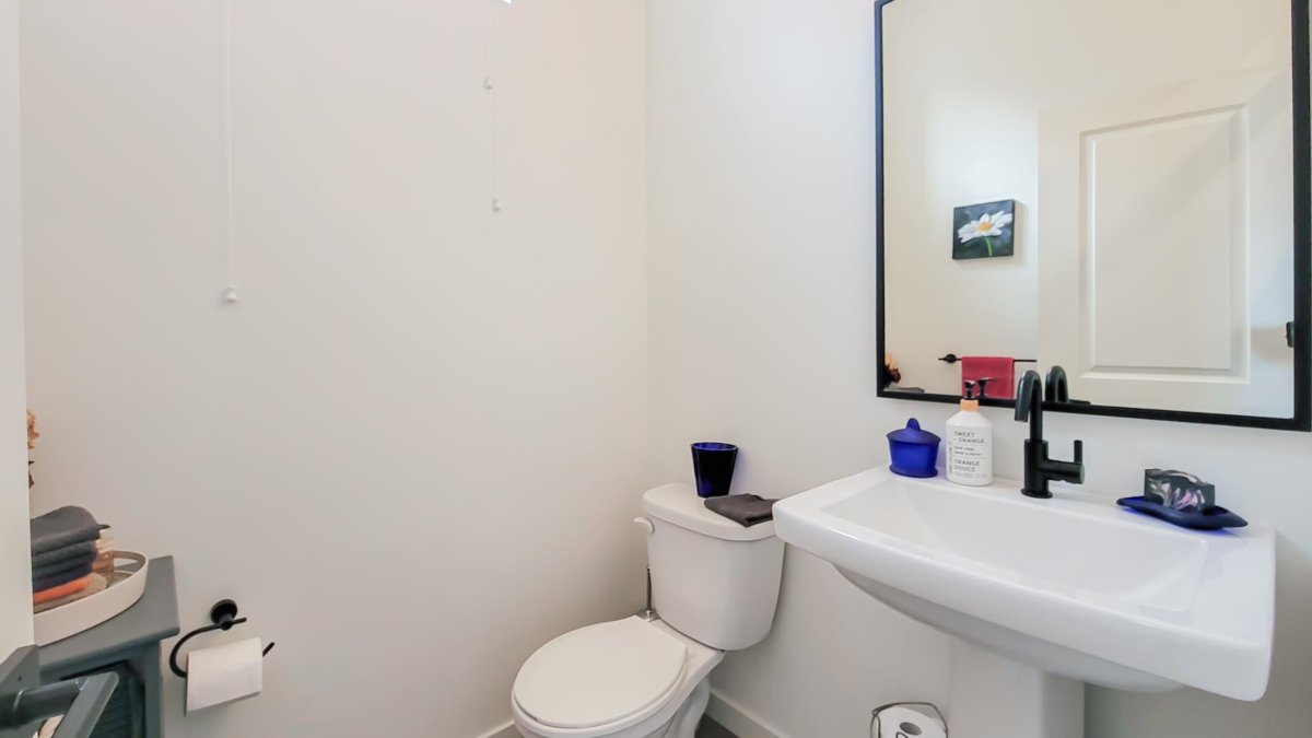 Walk-In Closet Photo of 24670 106 Avenue, Maple Ridge, BC