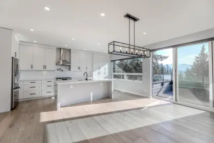 1828 North Road, Gibsons, BC, Gibsons — Single Family Residence for sale