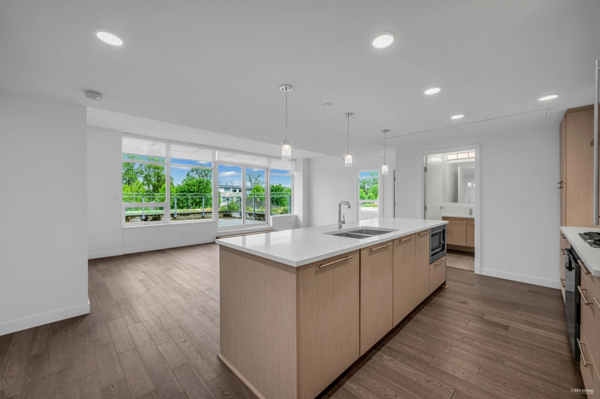 Dining Area Photo of 303 5077 Cambie Street, Vancouver, BC