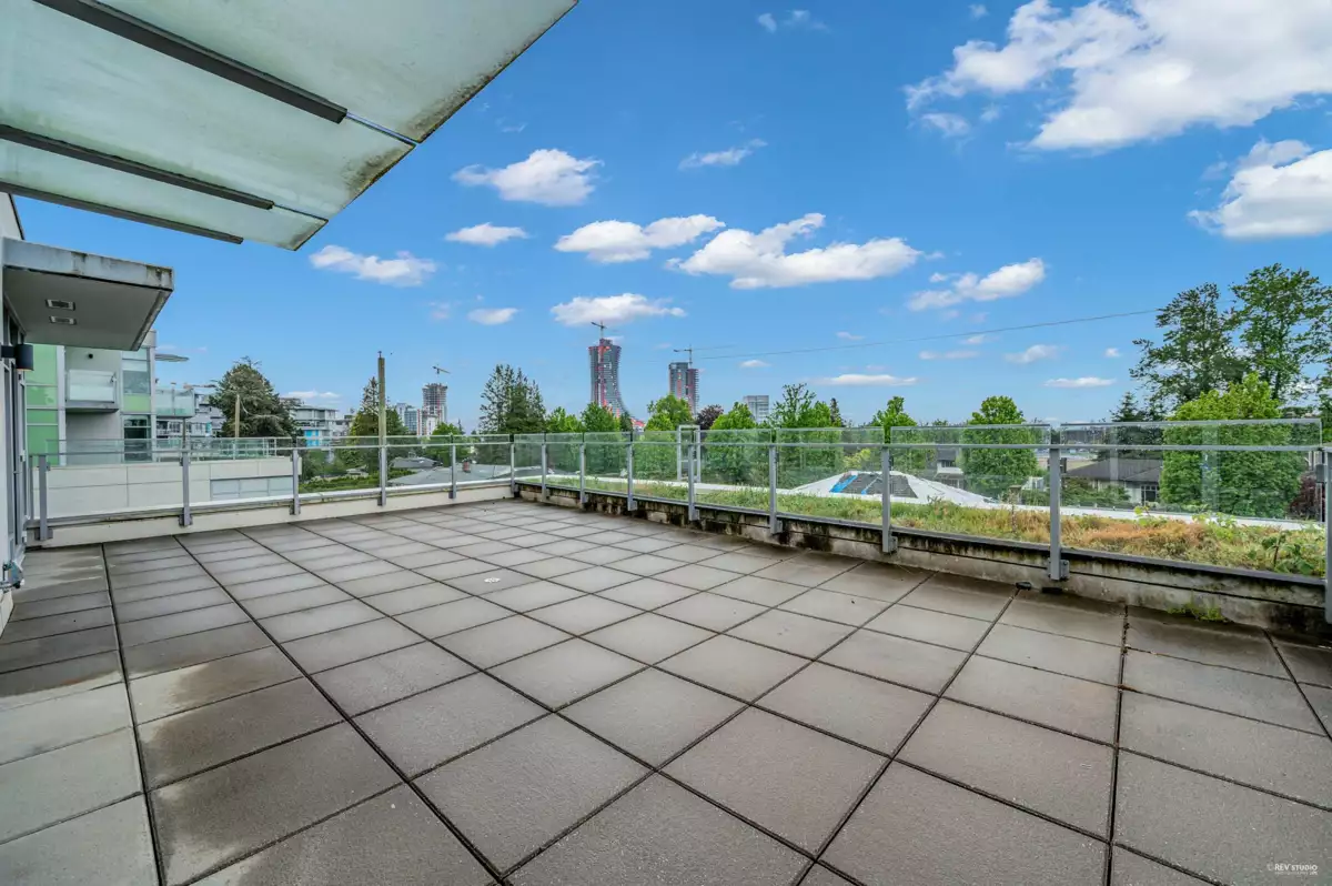 Hot Tub / Spa Photo of 303 5077 Cambie Street, Vancouver, BC