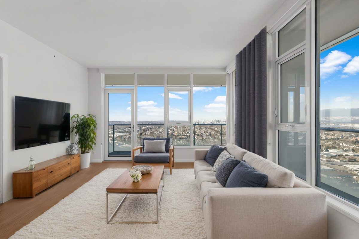 Walk-In Closet Photo of 5110 2108 Gilmore Avenue, Burnaby, BC