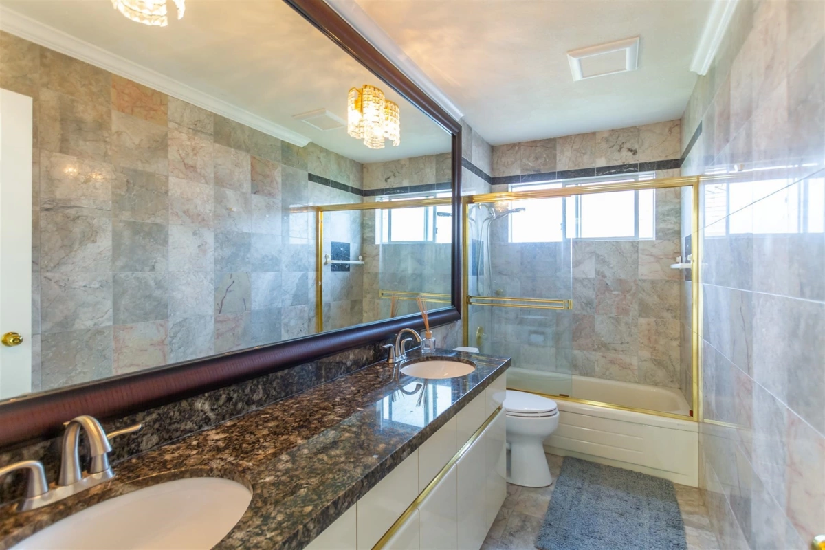 Powder Room Photo of 1369 W 55th Avenue, Vancouver, BC