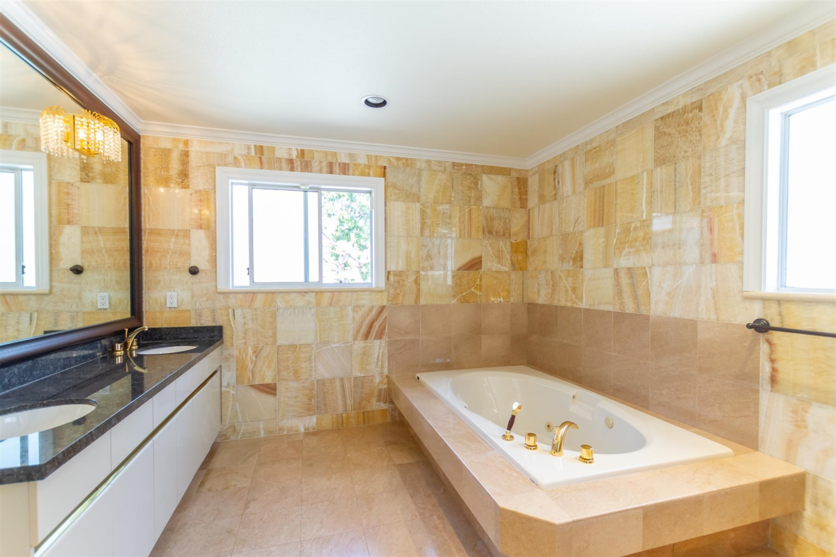 Primary Bathroom Photo of 1369 W 55th Avenue, Vancouver, BC