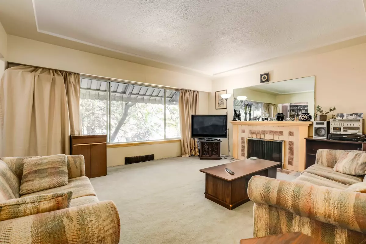Dining Area Photo of 7475 Knight Street, Vancouver, BC