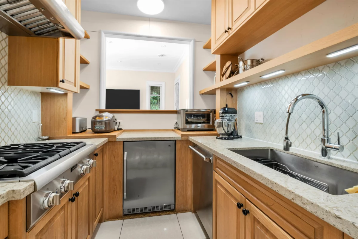 Breakfast Nook Photo of 8233 Government Road, Burnaby, BC