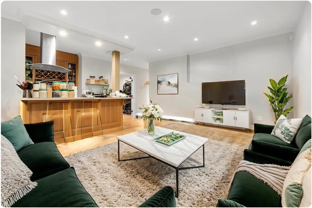 Hot Tub / Spa Photo of 8233 Government Road, Burnaby, BC