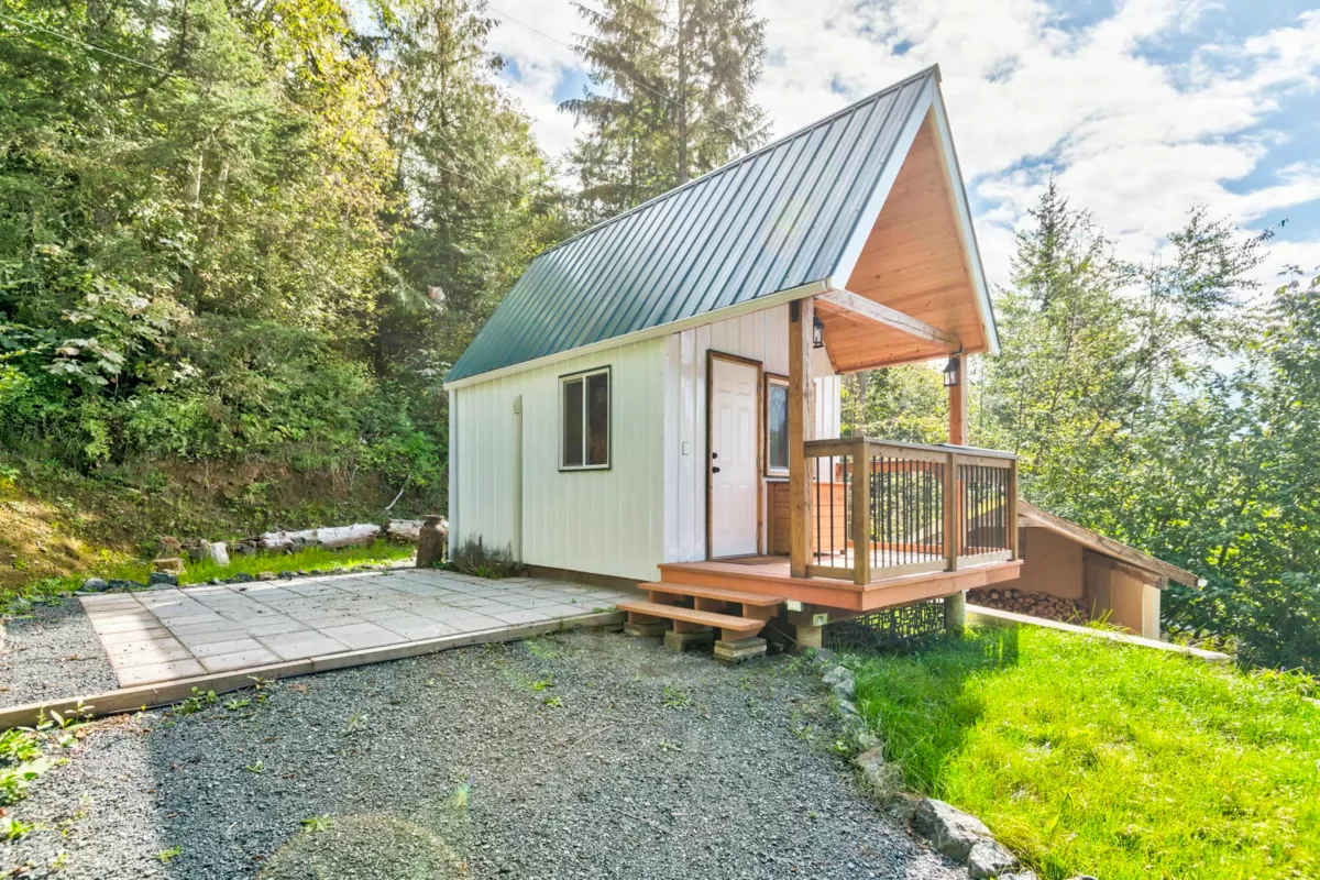 Hot Tub / Spa Photo of 48585 Wincott Road, Chilliwack, BC