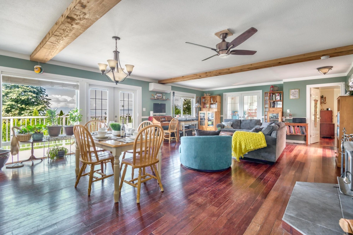 Kitchen Island Photo of 48585 Wincott Road, Chilliwack, BC