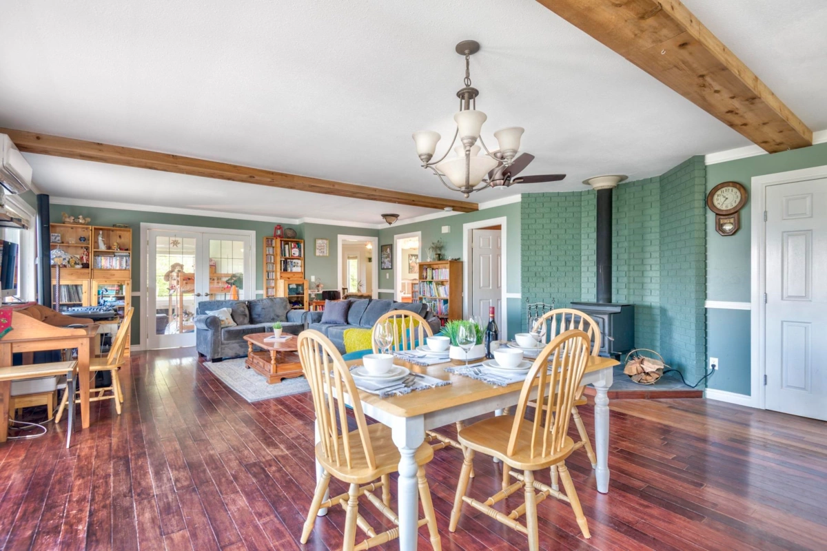 Kitchen Photo of 48585 Wincott Road, Chilliwack, BC