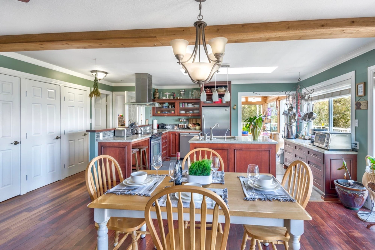 Primary Bathroom Photo of 48585 Wincott Road, Chilliwack, BC
