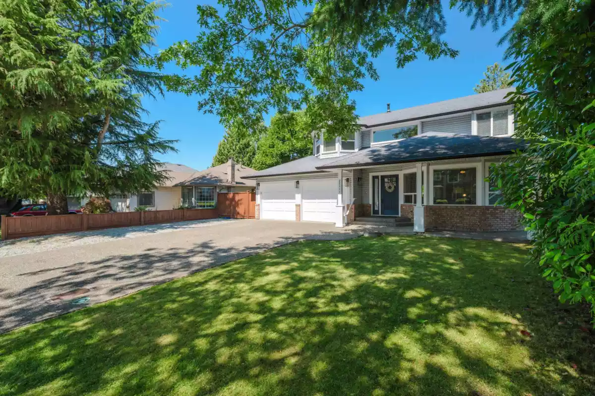 Living Room Photo of 22111 46 Avenue, Langley, BC