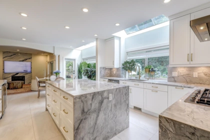 Breakfast Nook Photo of 13856 19a Avenue, Surrey, BC