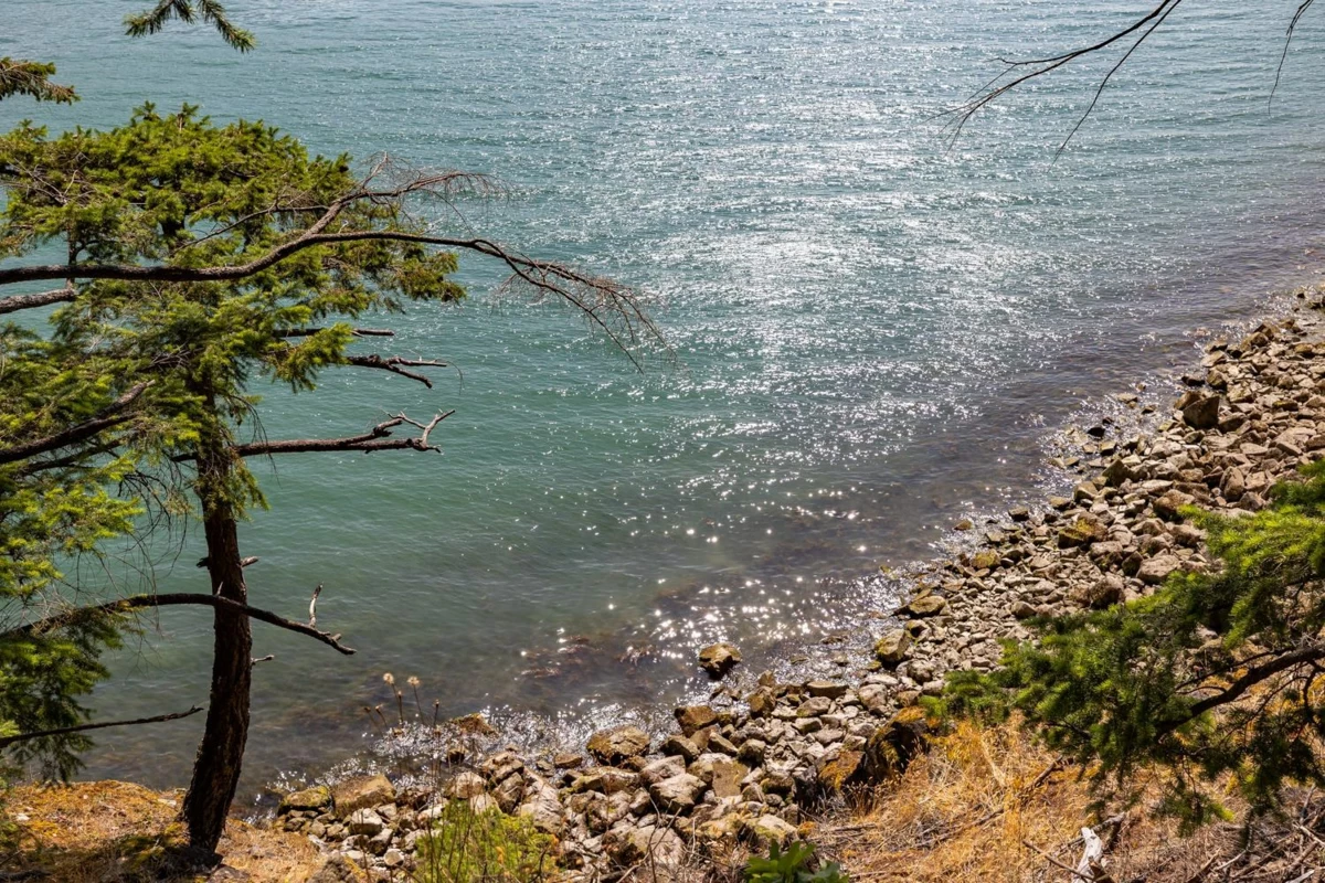 Entry Foyer Photo of 1345 Catalina Road, Bowen Island, BC
