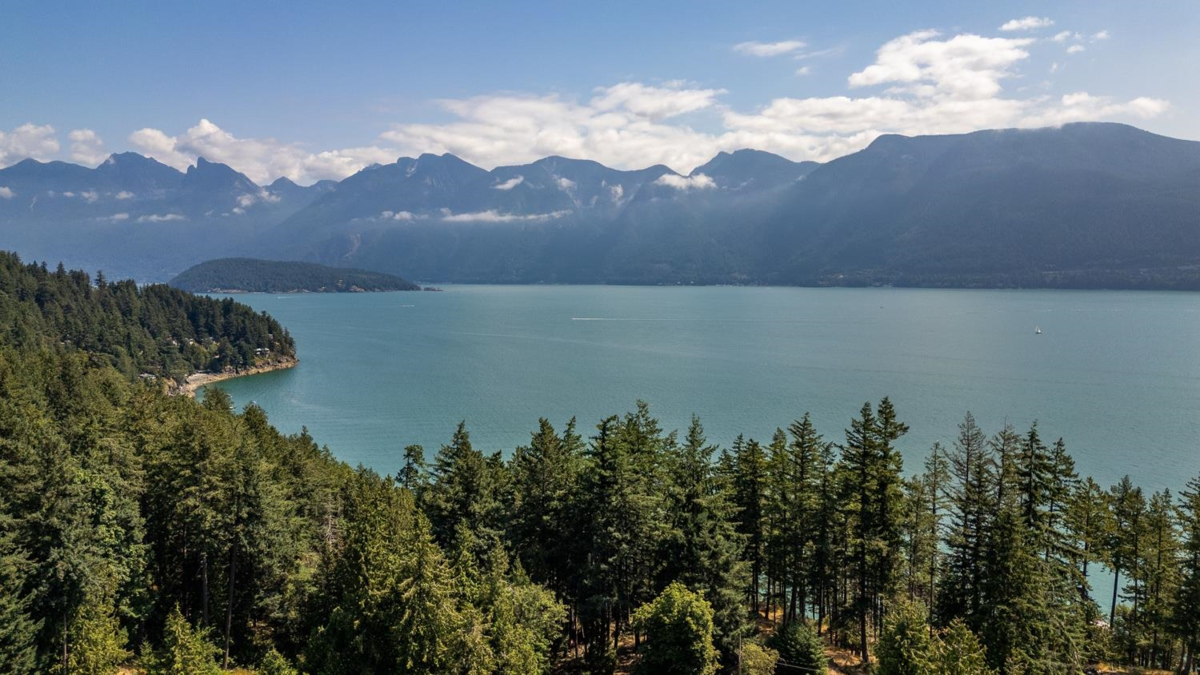 Front Yard Photo of 1345 Catalina Road, Bowen Island, BC