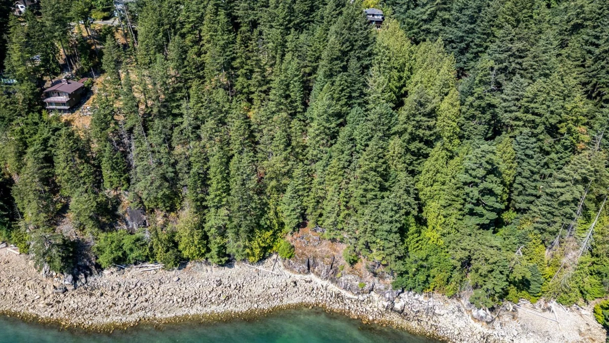 Hallway Photo of 1345 Catalina Road, Bowen Island, BC