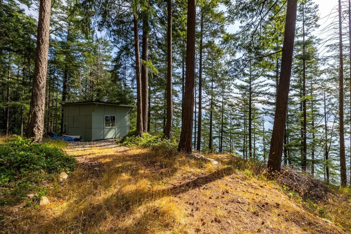 Kitchen Island Photo of 1345 Catalina Road, Bowen Island, BC