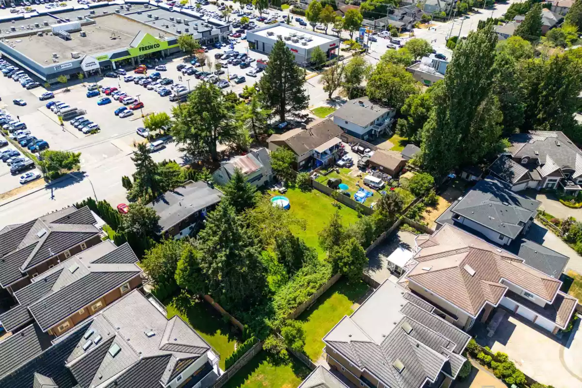 Walk-In Closet Photo of 6131 Blundell Road, Richmond, BC
