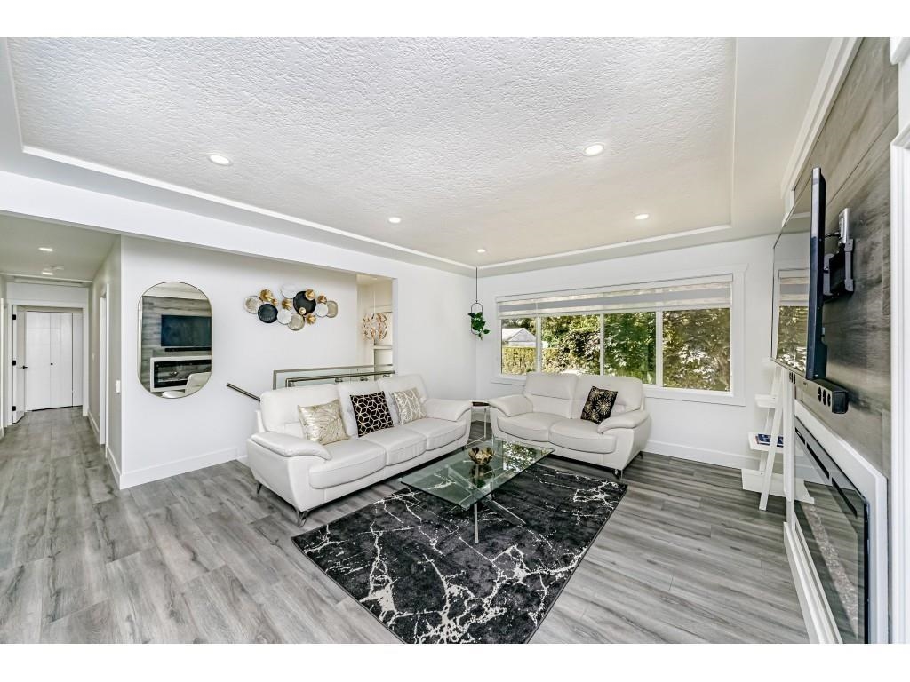 Breakfast Nook Photo of 14927 Kew Drive Drive, Surrey, BC