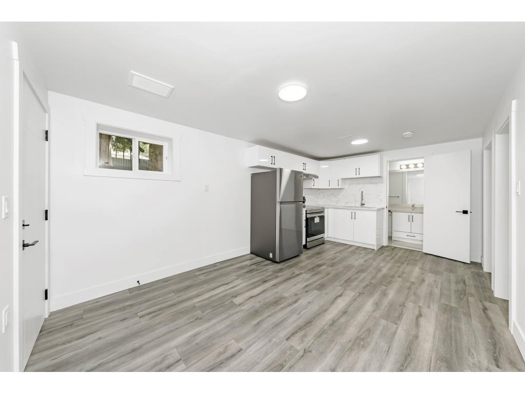 Entry Foyer Photo of 14927 Kew Drive Drive, Surrey, BC