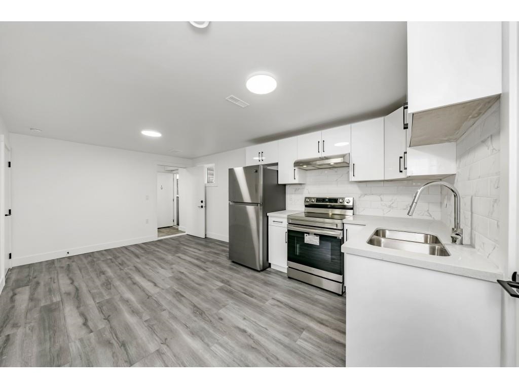 Hallway Photo of 14927 Kew Drive Drive, Surrey, BC