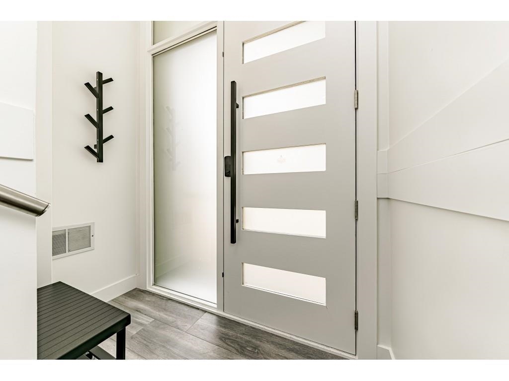 Kitchen Photo of 14927 Kew Drive Drive, Surrey, BC