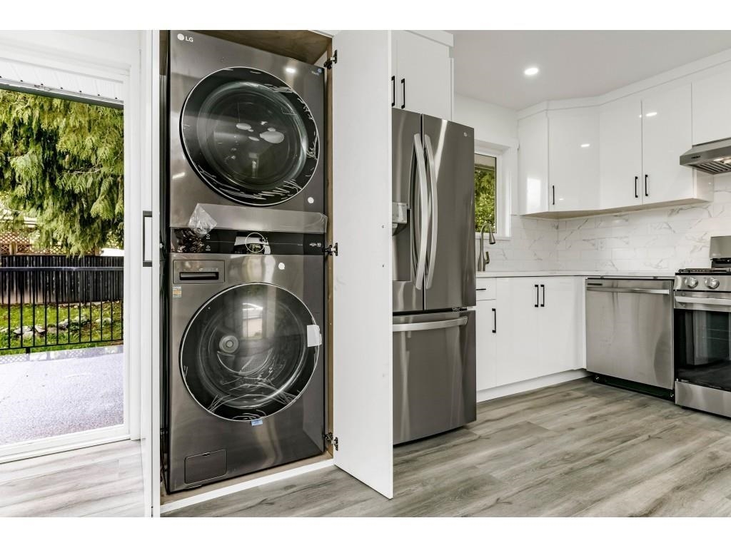 Mudroom Photo of 14927 Kew Drive Drive, Surrey, BC