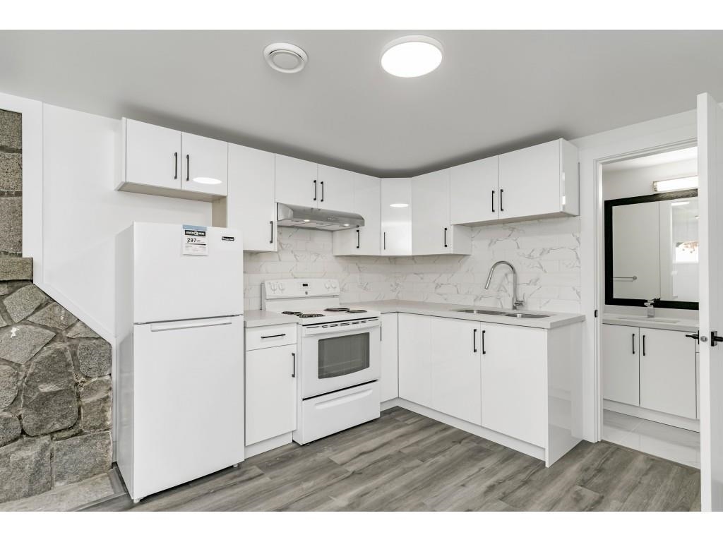 Swimming Pool Photo of 14927 Kew Drive Drive, Surrey, BC