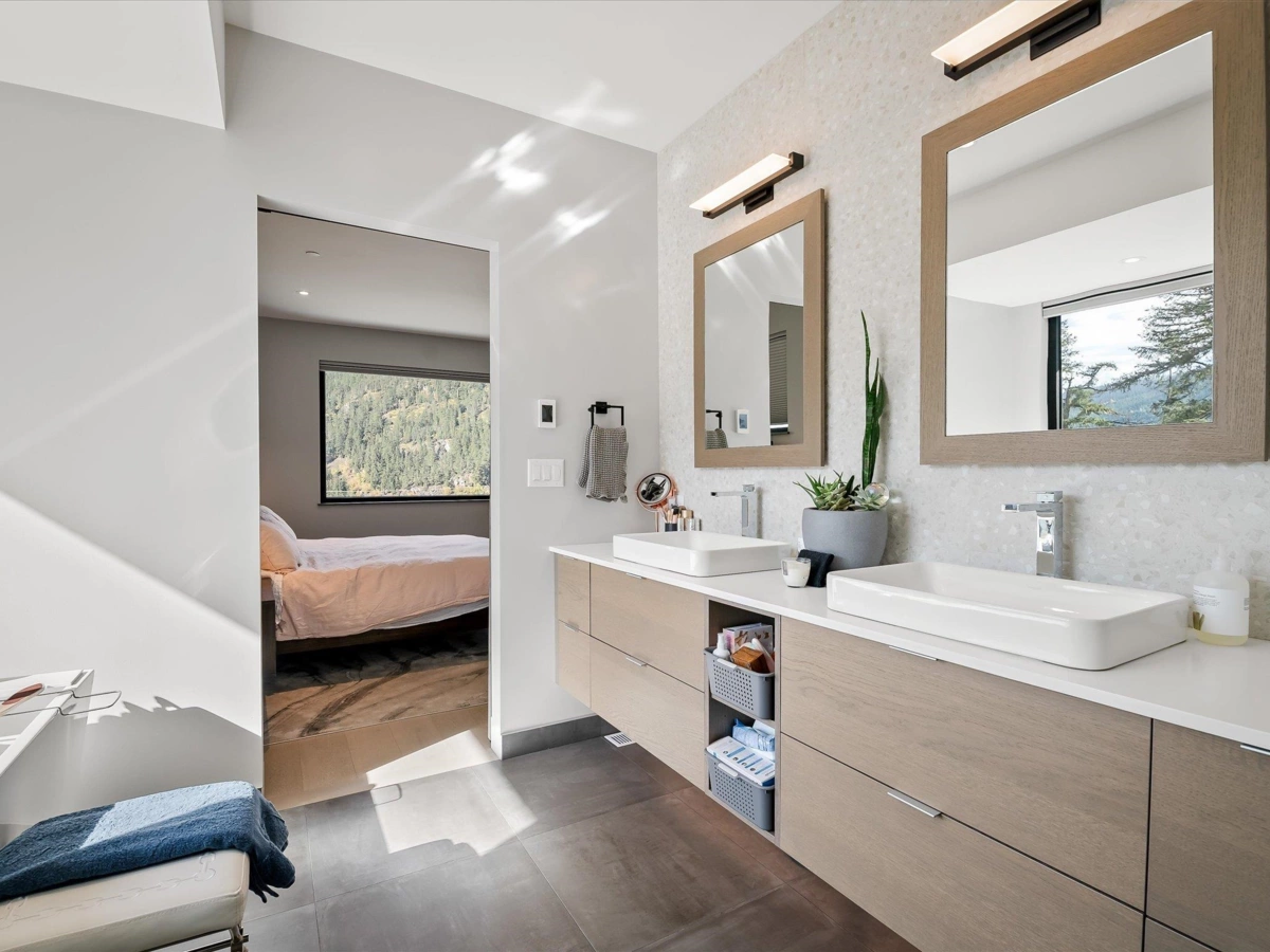 Breakfast Nook Photo of 9292 Steller's Way, Whistler, BC