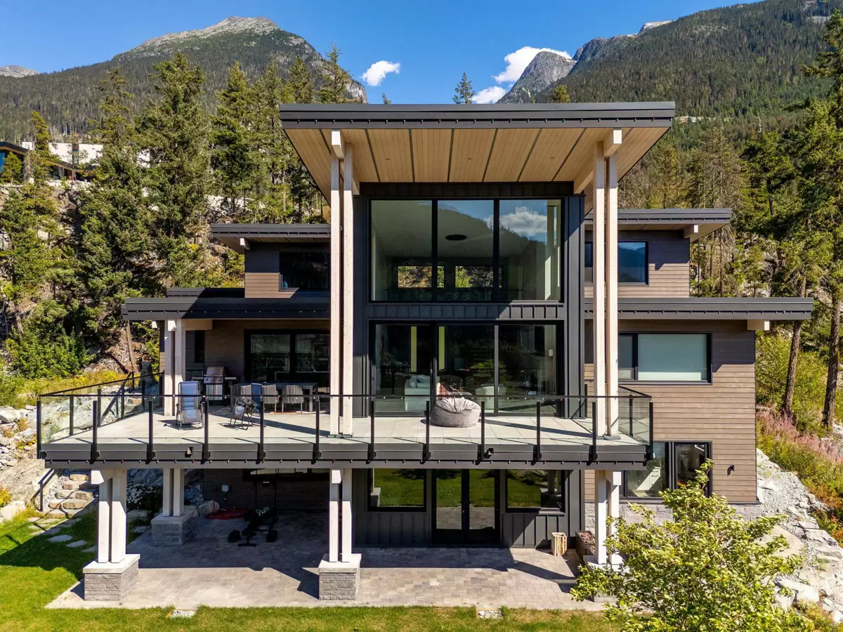 Outdoor Kitchen Photo of 9292 Steller's Way, Whistler, BC