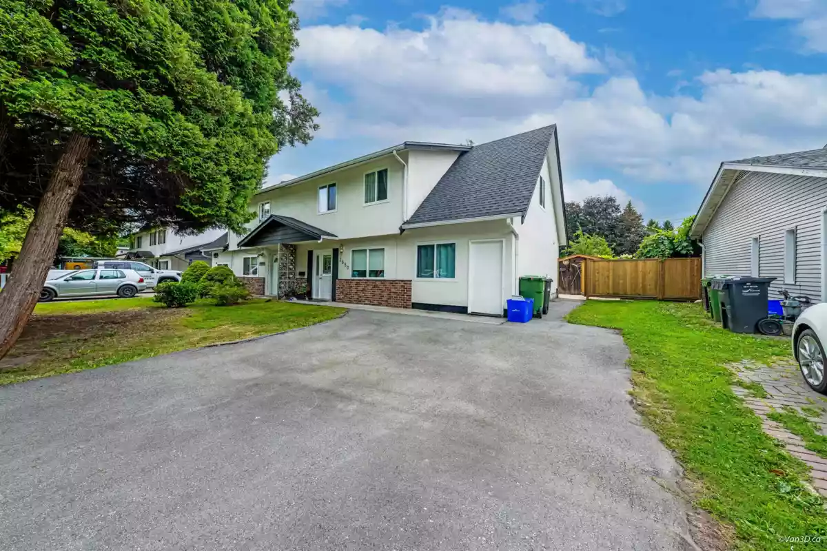 Living Room Photo of 3880 Blundell Road, Richmond, BC