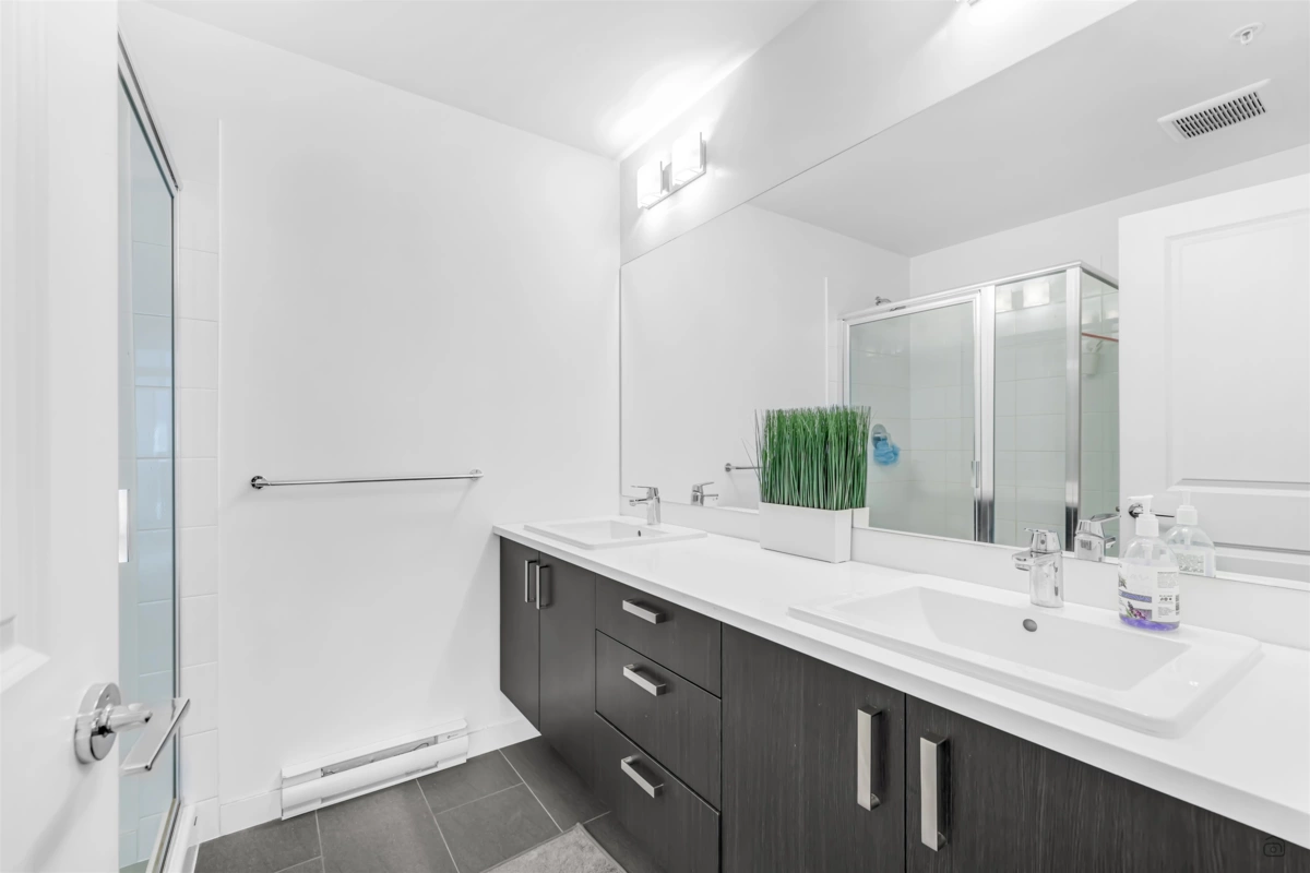 Family Room Photo of 316 15858 Fraser Highway, Surrey, BC